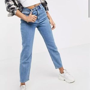 NWT, ASOS DESIGN Petite high rise farleigh 'slim' mom jeans in midwash W30 L26
